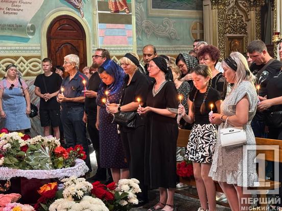 «Зігрівала людей не лише працею, а й добрим словом»: у Кривому Розі попрощалися з жертвою ракетного удару Світланою Сьомкіною