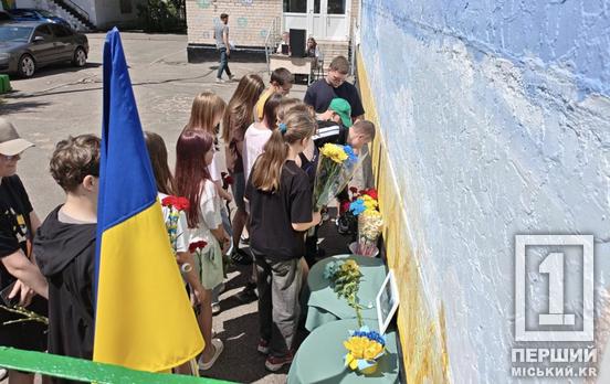 Знак глибокої шани та вічної пам'яті: у Кривому Розі відкрили меморіальну дошку на честь бійця «Дикого Поля» Романа Яворського