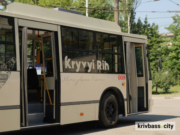 Цей тролейбус працює ще з 90-х: у Кривому Розі оновили тролейбус із автономним ходом