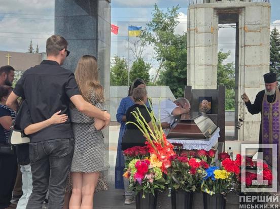 Доця ніколи не побачить татка: у Кривому Розі провели в останню путь старшого солдата Михайла Степурка