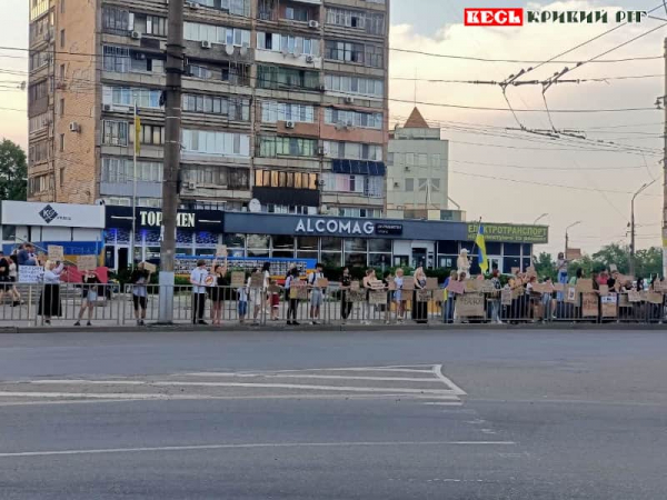 Проти звільнення Федорова протестує молодь на 95 кварталі в Кривому Розі