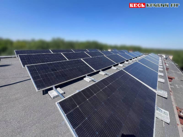 Сонячні панелі на даху Криворізького онкодіспансеру