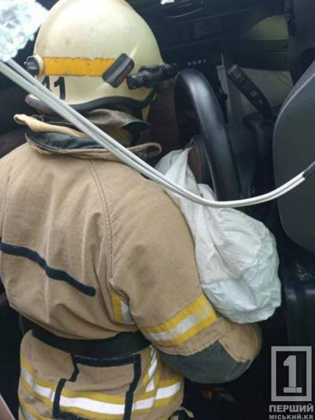 Маршрутка з пасажирами злетіла в кювет: на трасі Кривий Ріг — Дніпро сталася жорстка ДТП