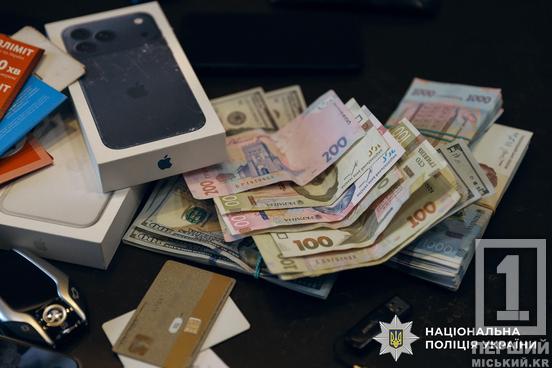 На Дніпропетровщині поліція викрила шахраїв, які під виглядом фінансової академії виманили в українців понад мільйон доларів