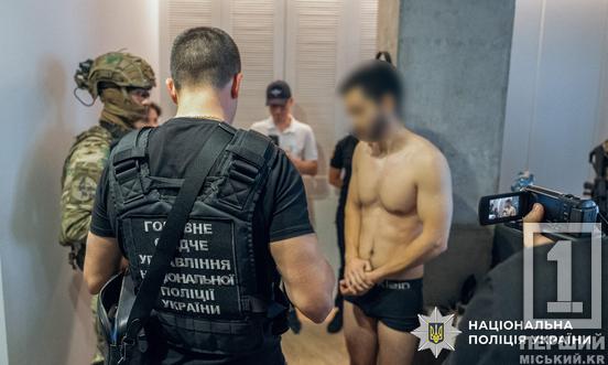 На Дніпропетровщині поліція викрила шахраїв, які під виглядом фінансової академії виманили в українців понад мільйон доларів