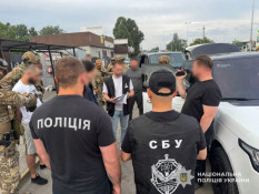 На Дніпропетровщині правоохоронці викрили два організовані наркоугруповання та повідомили про підозру 15 зловмисникам