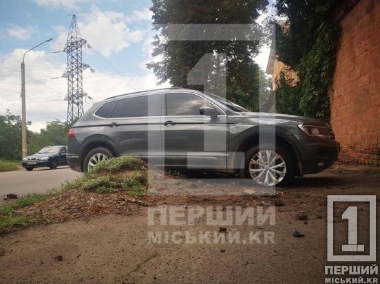 Не поділили дорогу при маневрі: у Кривому Розі на вулиці Гетьманській зіткнулися Volkswagen та Skoda