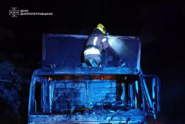 Нічна пожежа вантажівки в місті: полум'я ліквідовано, постраждалих немає