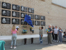 Пам'яті Героїв: у Криворізькій гімназії №114 відкрили меморіальні дошки двом Захисникам