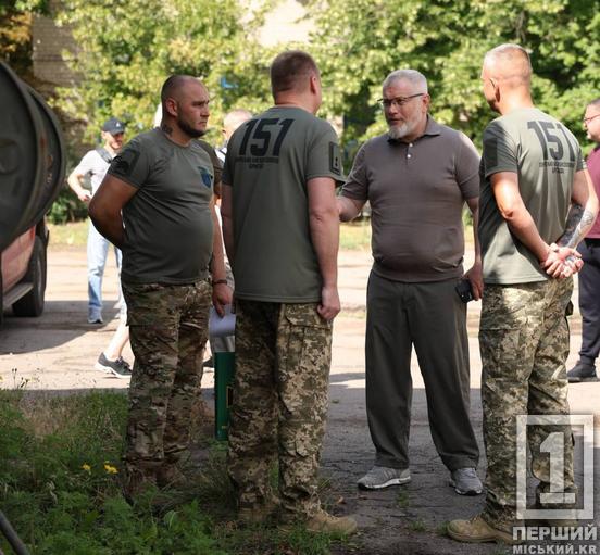 Пікапи, квадроцикли та генератори: з Кривого Рогу на фронт передали техніку на понад 25 мільйонів гривень