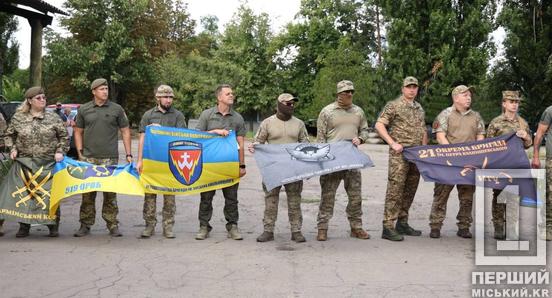 Пікапи, квадроцикли та генератори: з Кривого Рогу на фронт передали техніку на понад 25 мільйонів гривень