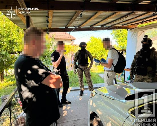 Побили, відібрали гроші на авто для ЗСУ та вимагали «борг»: у Дніпрі затримали нападників на волонтера