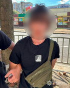 Пограбування в Новокодацькому районі Дніпра: правоохоронці затримали двох осіб за зрив золотої прикраси з шиї перехожої