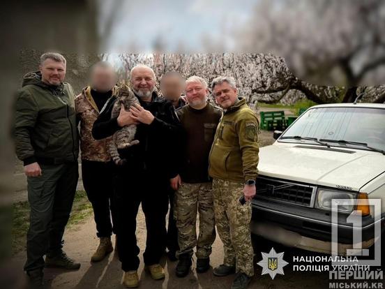 Поліцейські та капелани з Криворіжжя придбали автомобіль для зенітної бригади