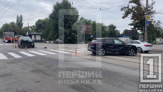 Проїхав на «червоне»: в районі ПівдГЗК зіткнулися дві іномарки, постраждала жінка
