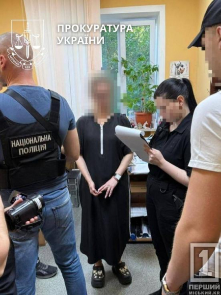 Робили з українців «іноземців»: на Дніпропетровщині викрили посадовців міграційної служби, які допомагали ухилянтам виїхати за кордон