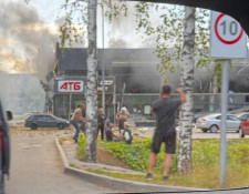 Російський удар по супермаркету в Чернігові: загинула 10-річна дитина