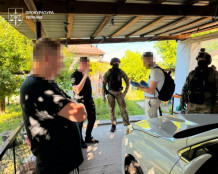 У Дніпрі повідомили про підозру трьом зловмисникам, які жорстоко побили та пограбували  волонтера