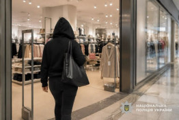 У Дніпрі жінка за день обікрала два магазини у торговому центрі