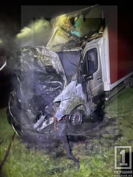 У Довгинцівському районі Кривого Рогу вночі згоріла вантажівка Mercedes Sprinter