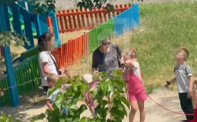 У Кривому Розі оприлюднили відео, на якому вихователька грубо поводиться з малюками