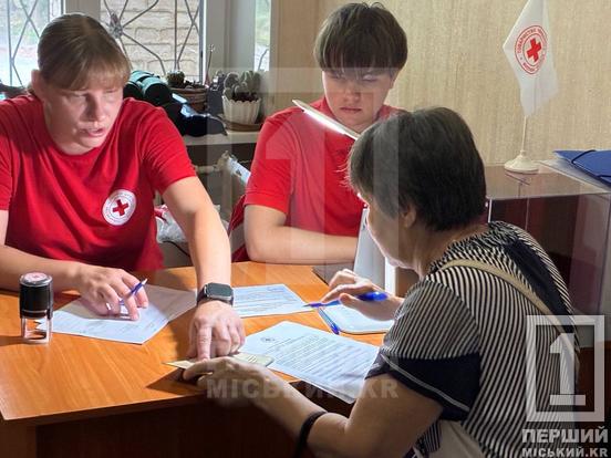 У Кривому Розі переселенцям із тваринами видають гуманітарну допомогу від Червоного Хреста