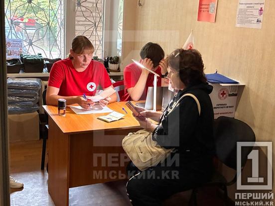 У Кривому Розі переселенцям із тваринами видають гуманітарну допомогу від Червоного Хреста