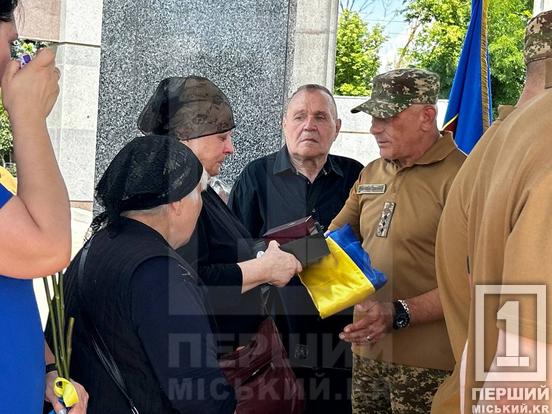 У Кривому Розі провели в останню путь стрільця-санітара Андрія Дубініна