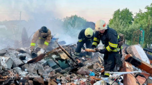 Удар безпілотника по житловому будинку на Чернігівщині: двоє постраждалих