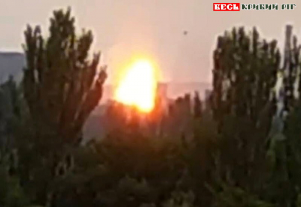 Вогняний стовп спалахнув над Кривим Рогом після удару шахеда