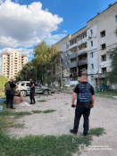 Ворожий удар по Павлограду: спалахнула пожежа в багатоповерхівці, є загиблий
