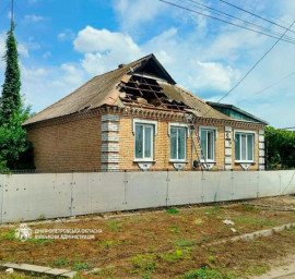 Восьмеро поранених та десятки атак: ворог обстріляв п'ять районів Дніпропетровщини