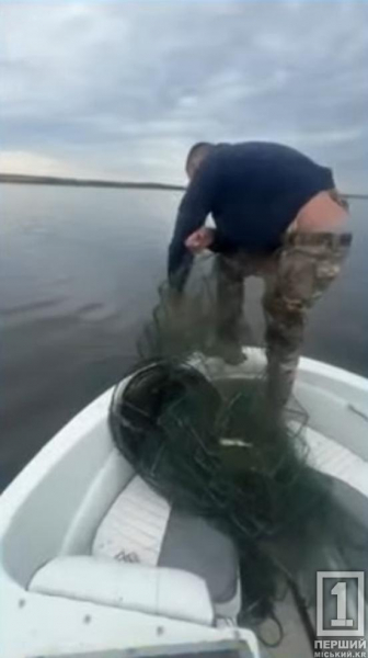 Врятували раків та очистили водойму від раколовок: на Карачунівському водосховищі вилучили браконьєрські сітки