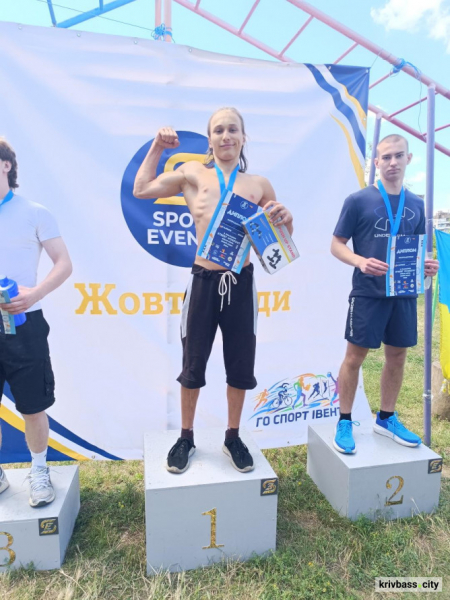Здобули головний кубок для рідного міста: криворізькі воркаутери підкорили змагання у Жовтих Водах