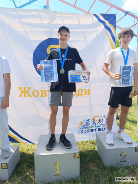 Здобули головний кубок для рідного міста: криворізькі воркаутери підкорили змагання у Жовтих Водах
