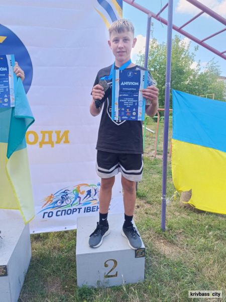 Здобули головний кубок для рідного міста: криворізькі воркаутери підкорили змагання у Жовтих Водах