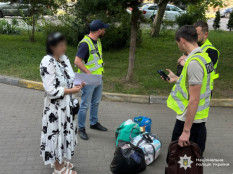 Жінку з Київщини затримали за продаж новонародженого сина за 20 тисяч доларів