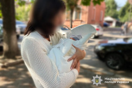 Жінку з Київщини затримали за продаж новонародженого сина за 20 тисяч доларів