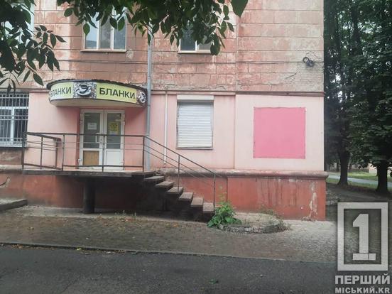 Звільняють вулиці від безладу: у Металургійному та Саксаганському районах демонтували 18 незаконних рекламних конструкцій