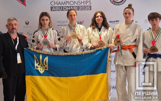 Чотири дострокові перемоги та дві медалі: криворіжанка Дар’я Миронова стала чемпіонкою світу з джиу-джитсу