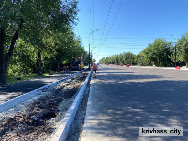 Дороги і тротуари: у Покровському районі Кривого Рогу продовжуються роботи з благоустрою та облаштування інфраструктури