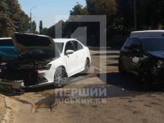 Дорогу не поділили два Volkswagen: ДТП у Центрально-Міському районі Кривого Рогу