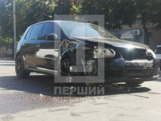 Дорогу не поділили два Volkswagen: ДТП у Центрально-Міському районі Кривого Рогу