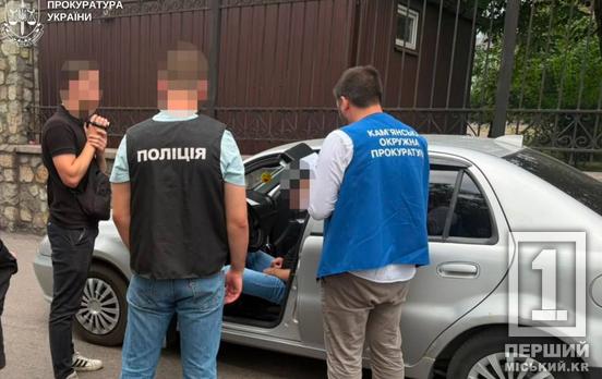 Фіктивна інвалідність за 2 тисячі доларів: на Дніпропетровщині на хабарі спіймали сімейного лікаря