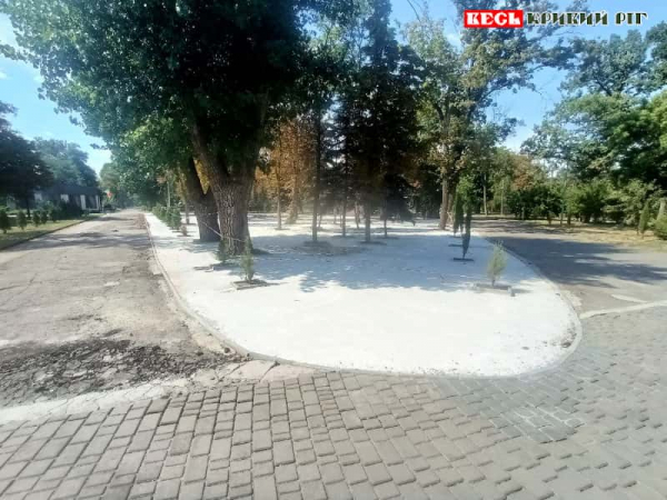 Замість трави залили бетон в парку Мершавцева в Кривому Розі