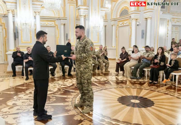 Хрестом бойових заслуг нагородив Президент Євгенія Дудку з Кривого Рогу