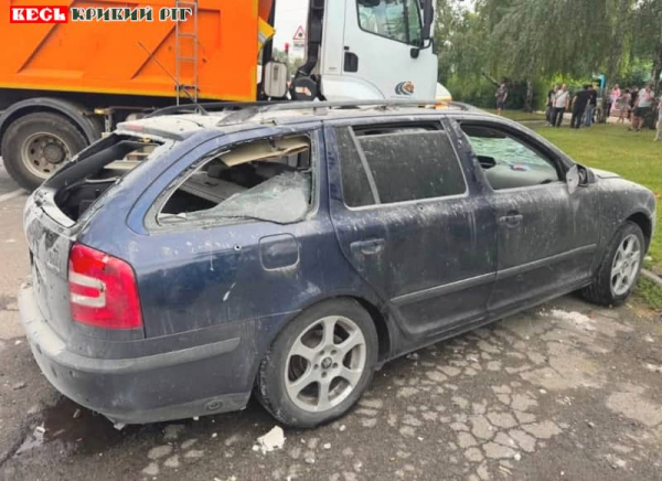 В Харкові від вибуху Бандеролі постраждала автівка криворізького журналіста