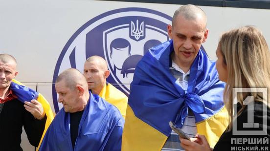 Масштабний обмін полоненими: додому повернулися 103 українські захисники, серед них — 13 оборонців із Дніпропетровщини