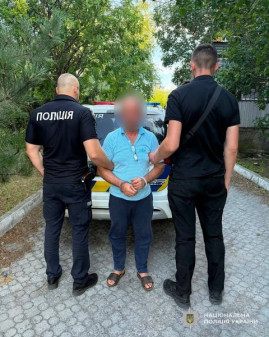 На Дніпропетровщині чоловік заступився за жінку та отримав удар ножем у живіт
