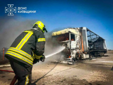 На Київщині російські окупанти атакували автостоянку вантажного транспорту: двоє людей загинули, дев’ятеро постраждали